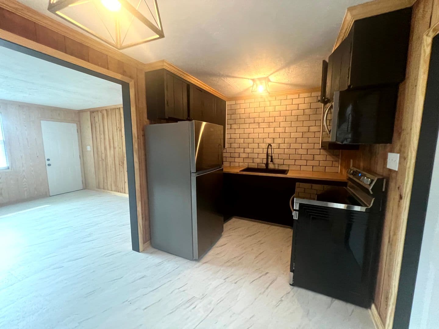 Fayetteville House: 130-B Eastwood Avenue