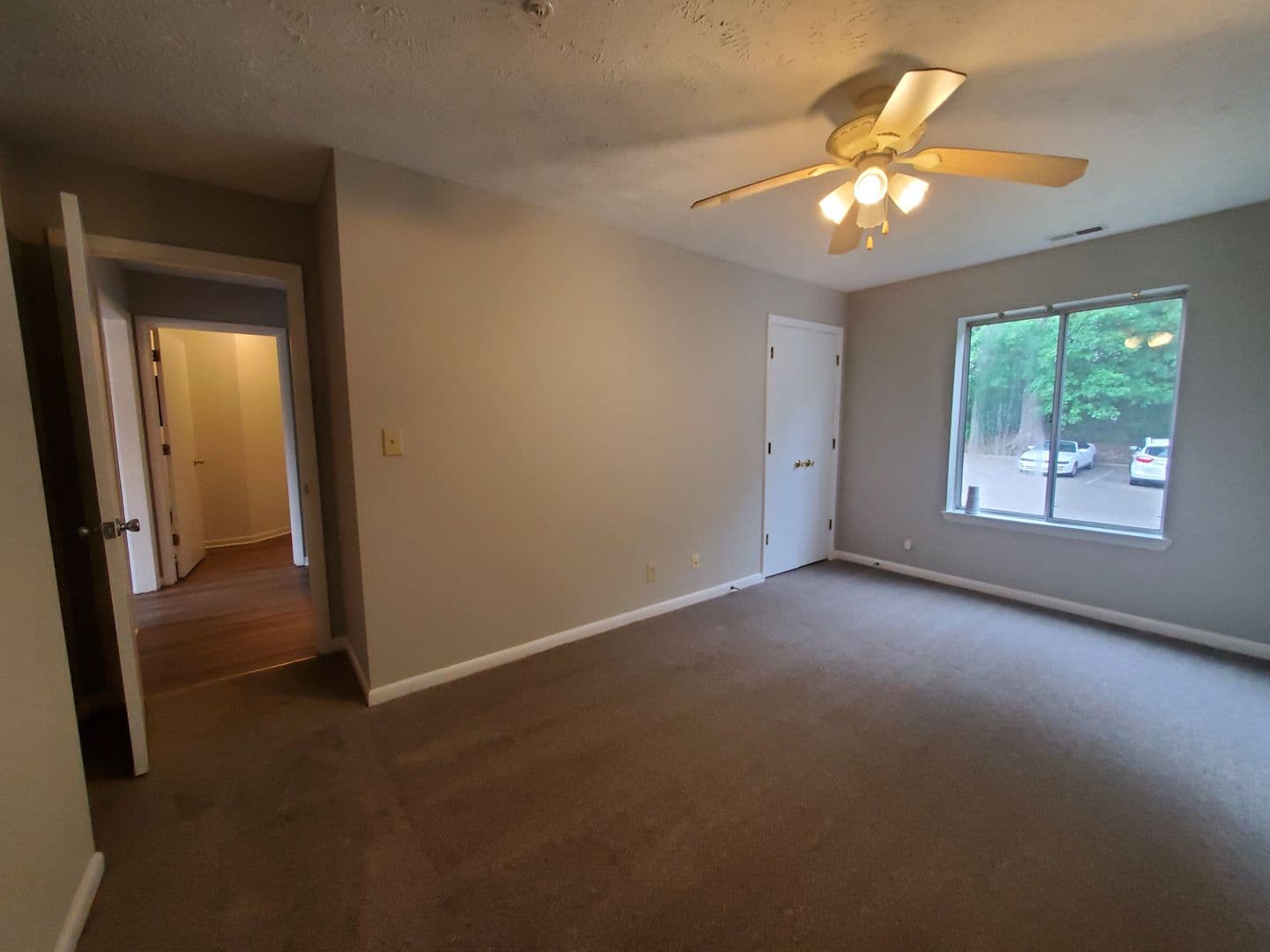 Fayetteville House: 3392-13 Galleria Drive