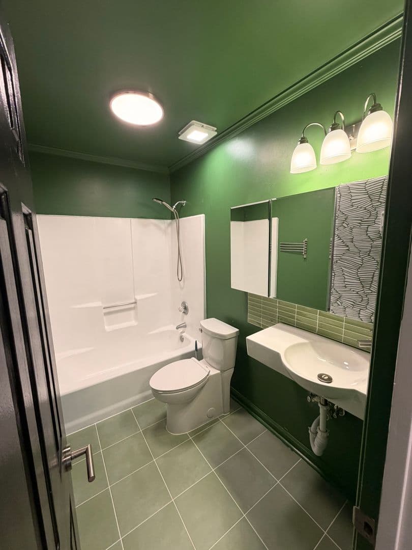 Fayetteville House: 6816 Woodmark Drive