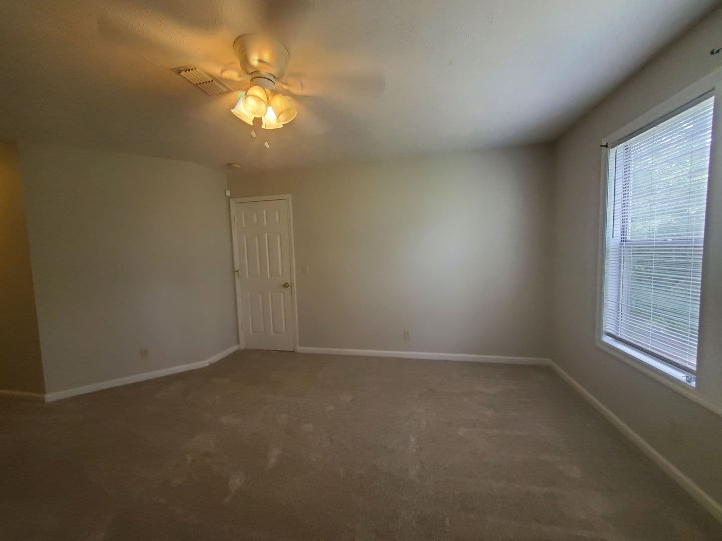 Fayetteville House: 6821-8 Willowbrook Dr.