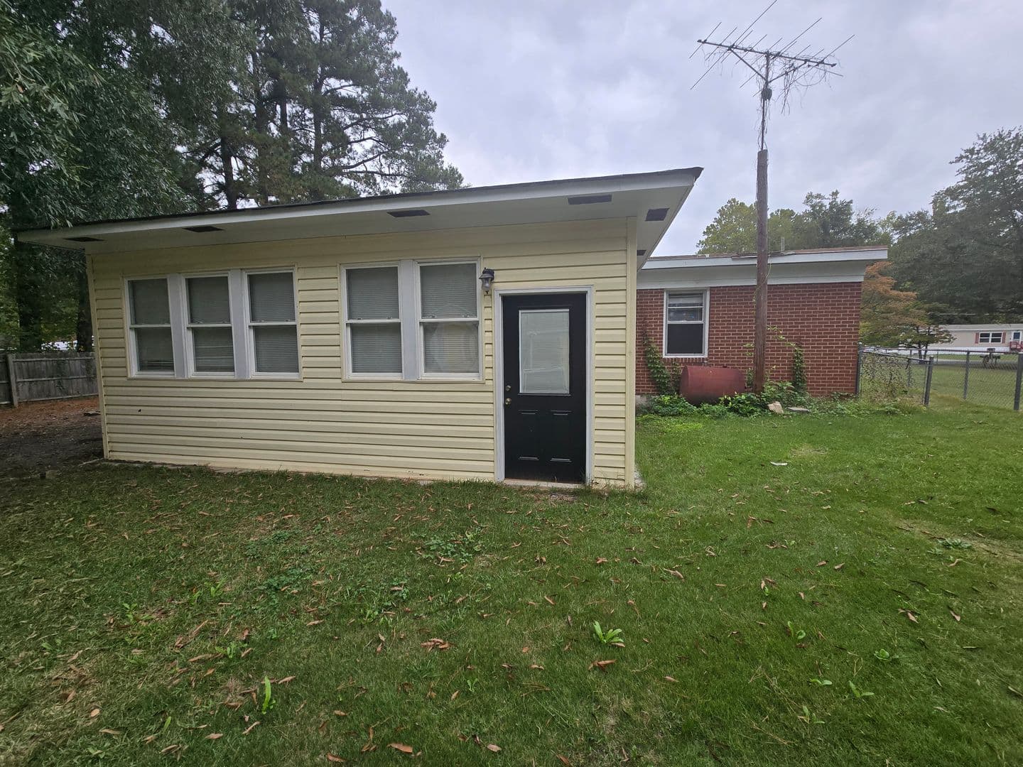Fayetteville House: 2256 Downing Road