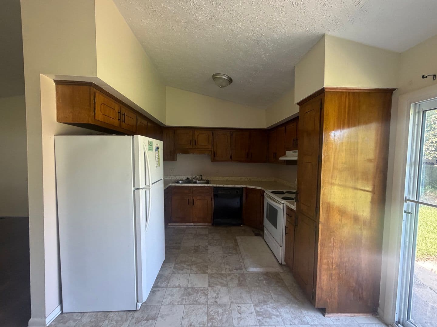 Fayetteville House: 1855 Berriedale Drive