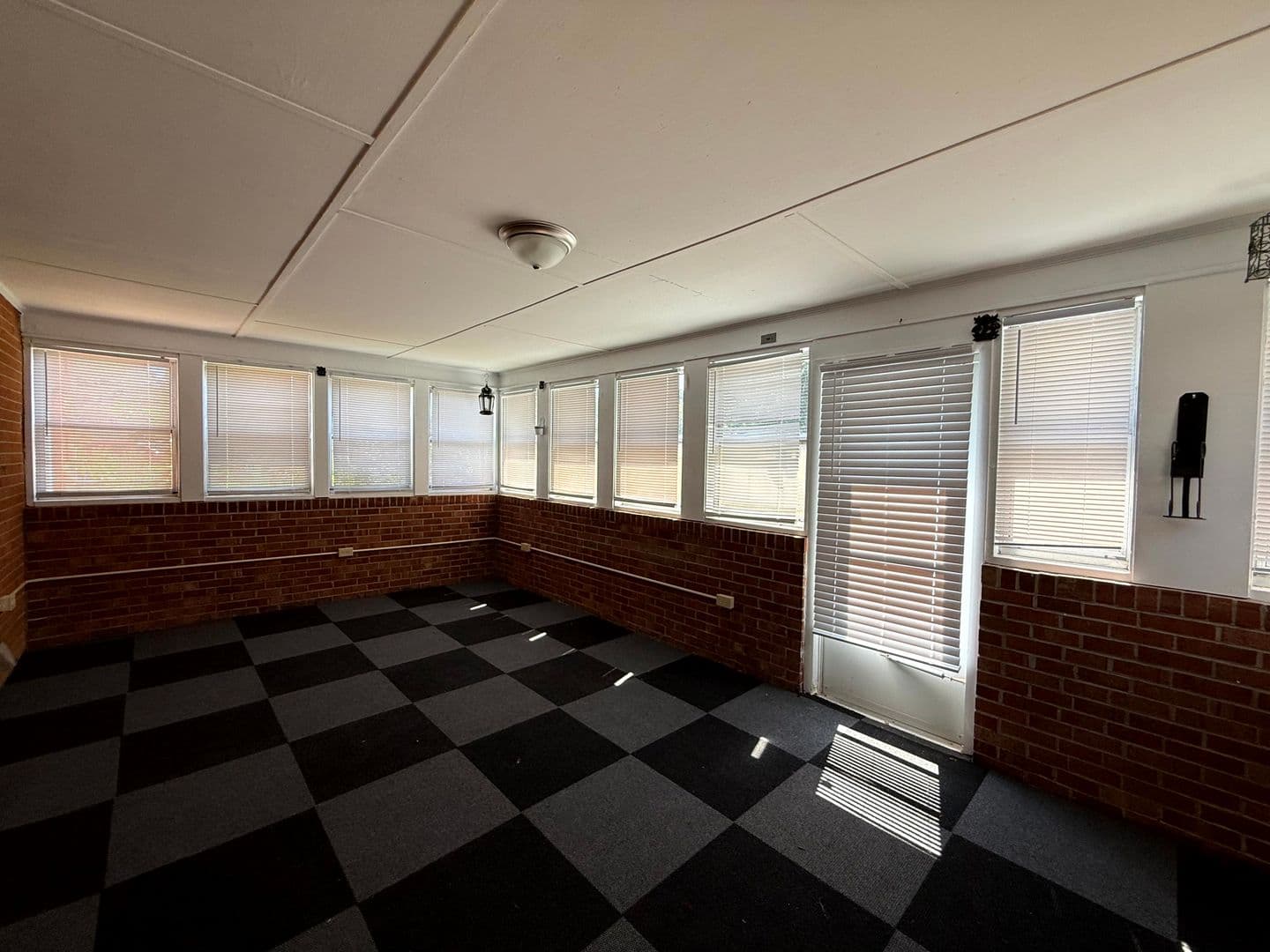 Fayetteville House: 6441 Kincross Avenue