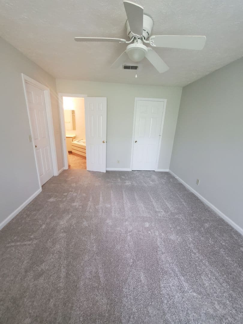 Fayetteville House: 6821-8 Willowbrook Dr.
