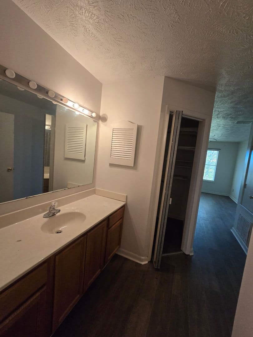 Fayetteville House: 1018-8  Wood Creek Drive