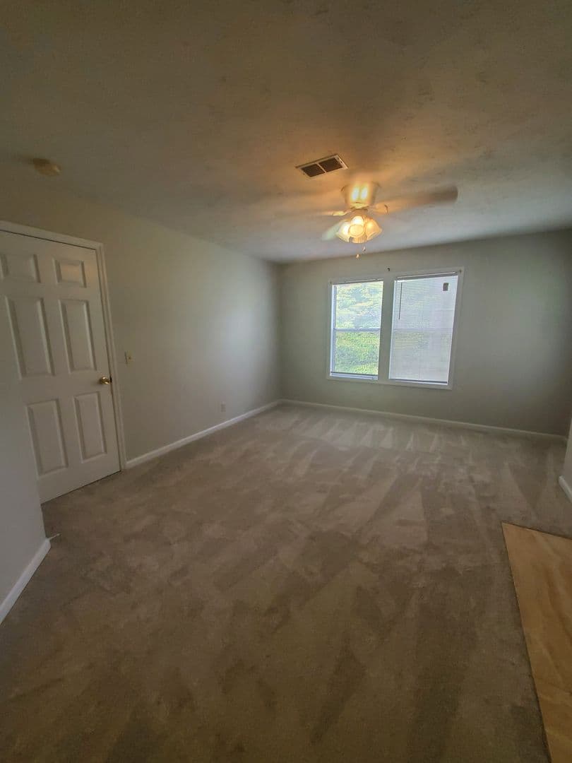 Fayetteville House: 6821-8 Willowbrook Dr.