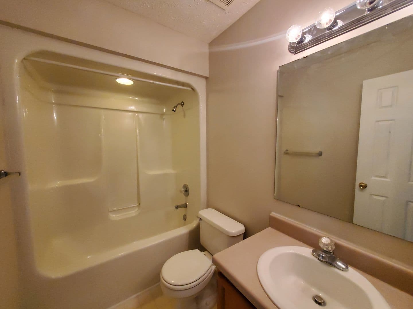 Fayetteville House: 700 Megan Ct