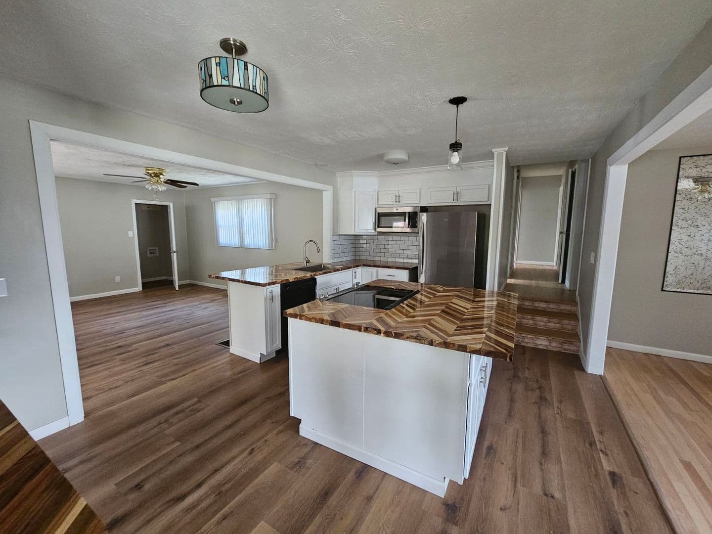 Spring Lake House: 1001 Dianne Circle