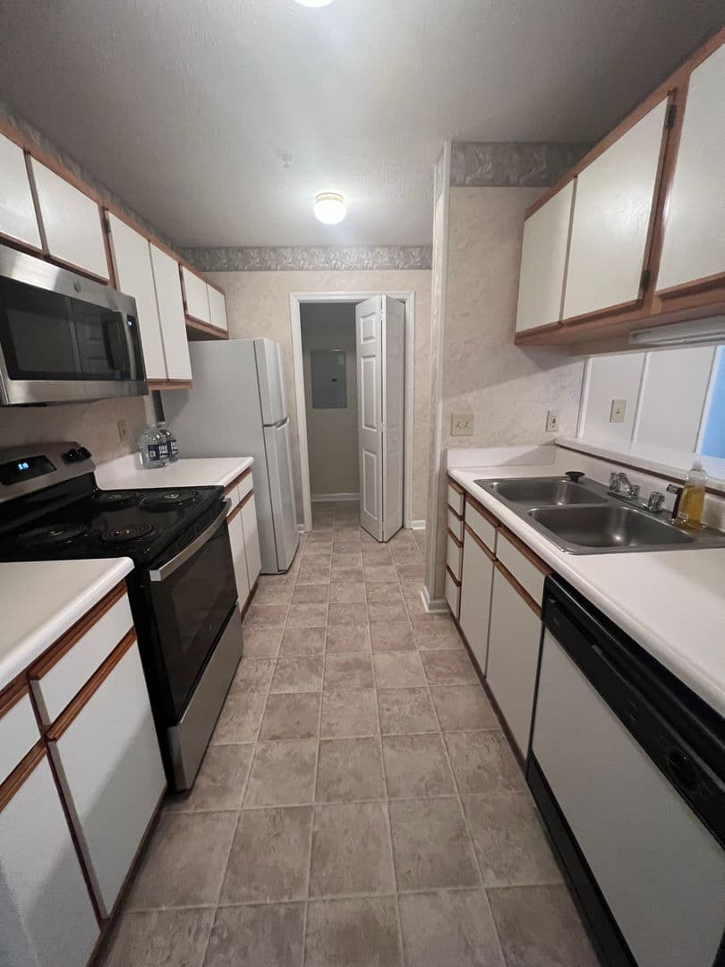 Fayetteville House: 251-2 Waterdown Dr