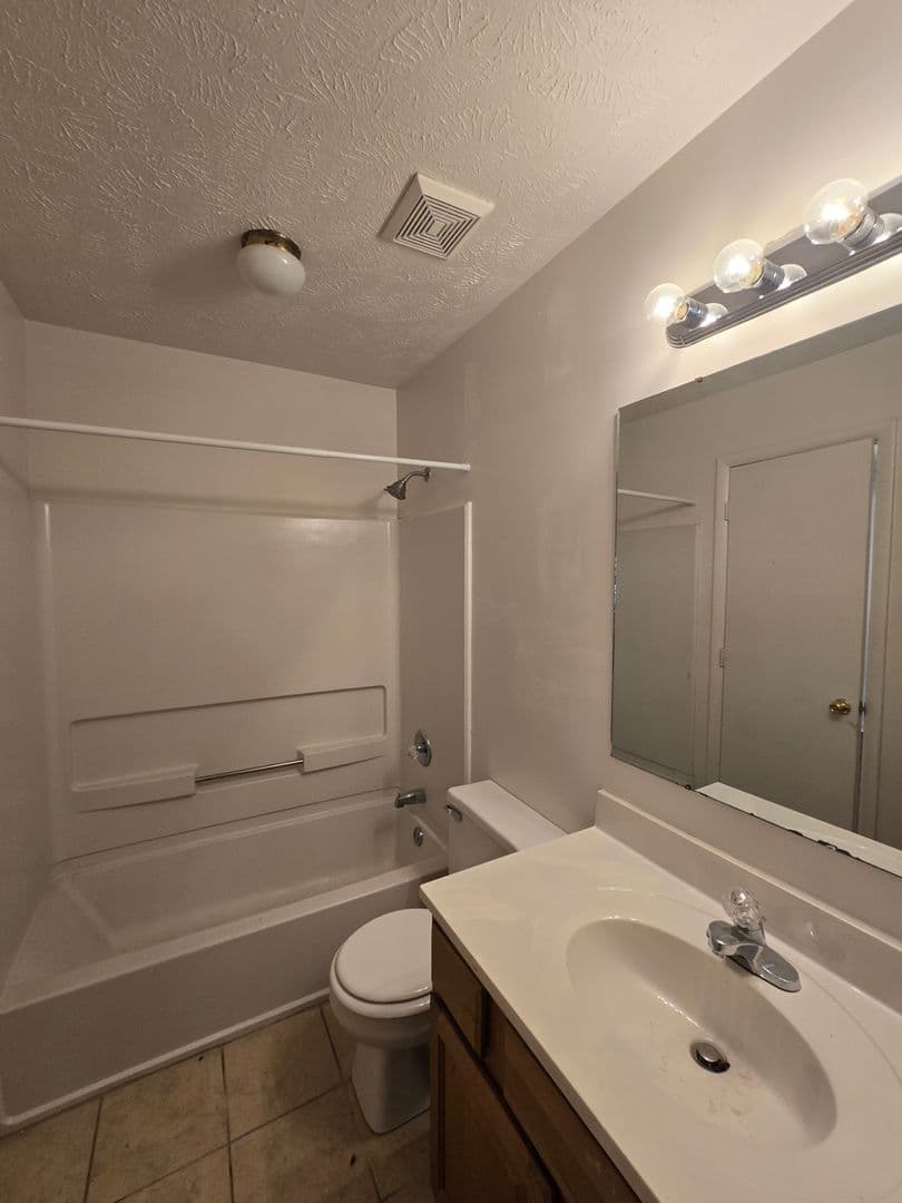 Fayetteville House: 1018-8  Wood Creek Drive