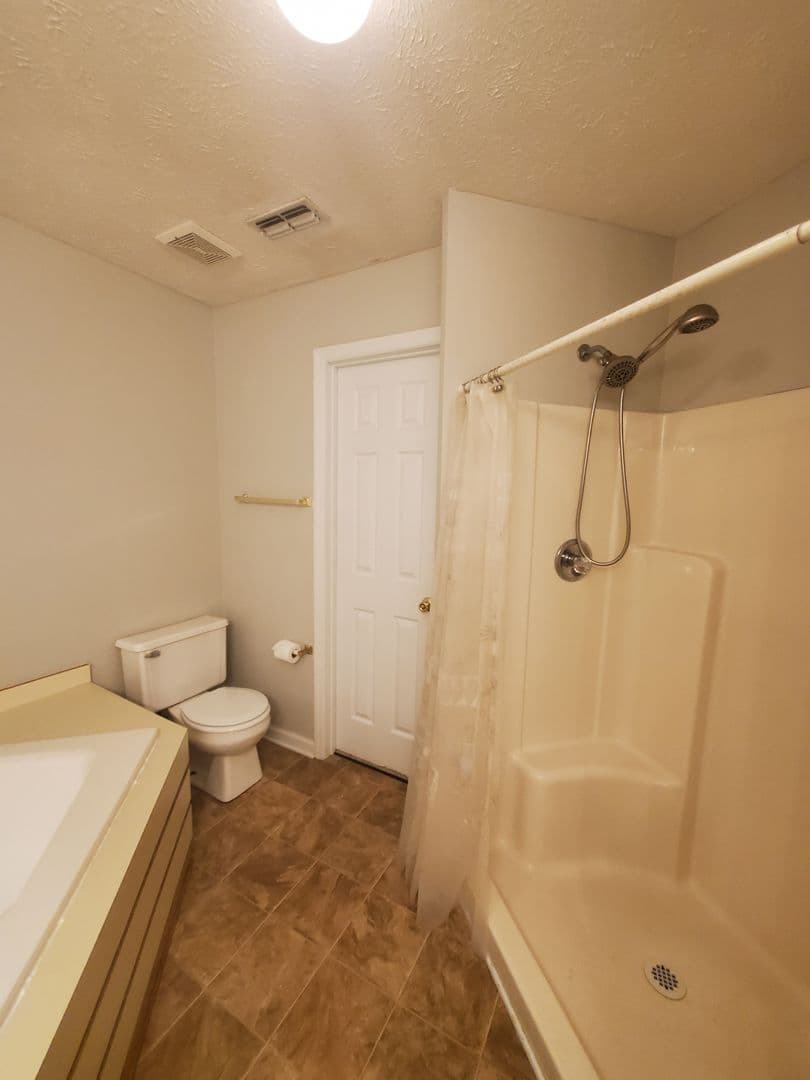 Fayetteville House: 6821-8 Willowbrook Dr.