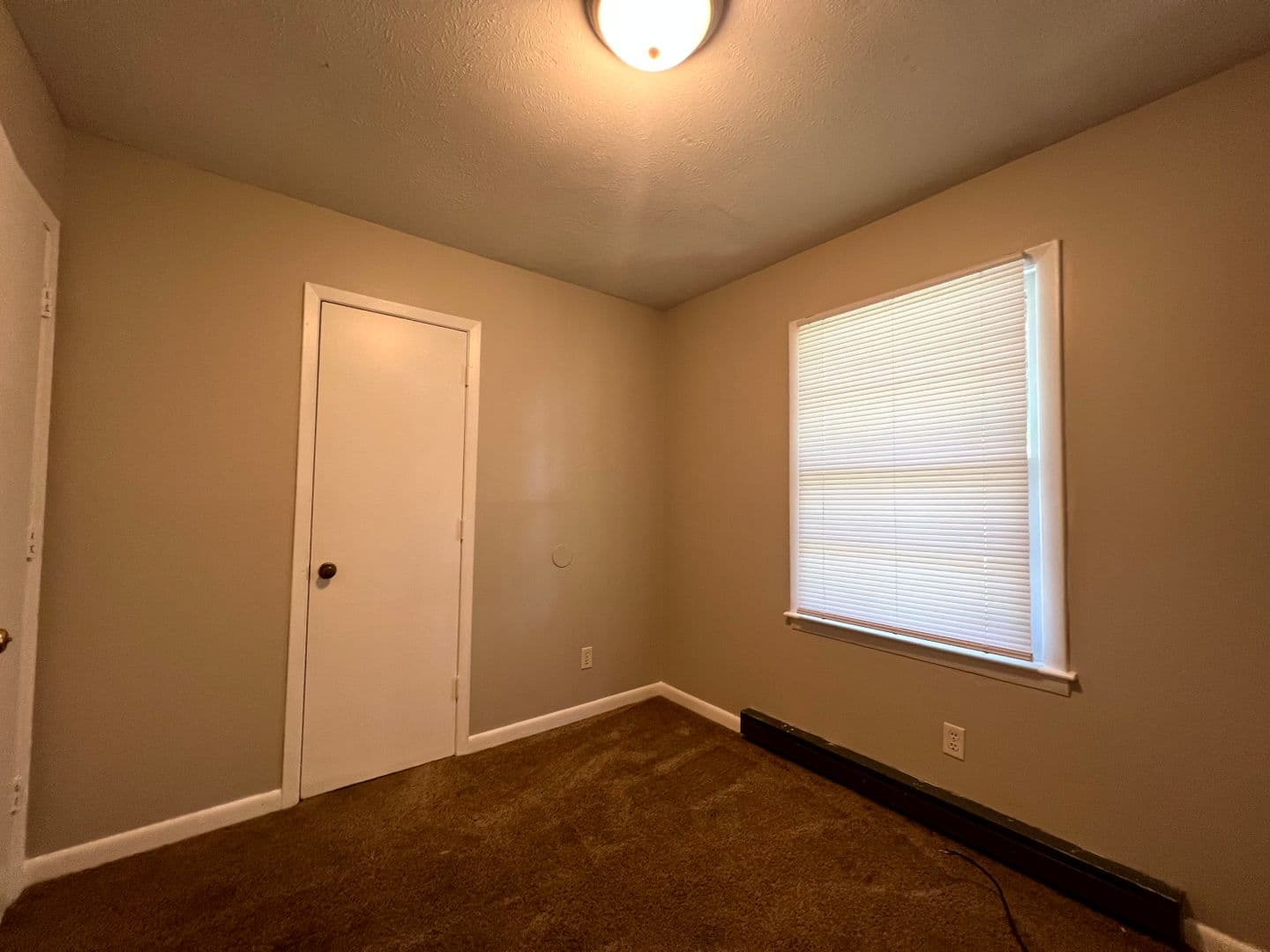 Fayetteville House: 6593 Stillwater Drive
