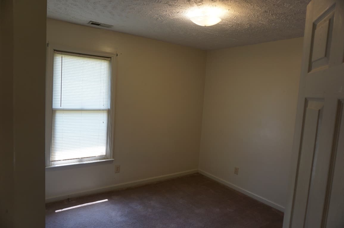 Fayetteville House: 2808 Rosemeade Dr