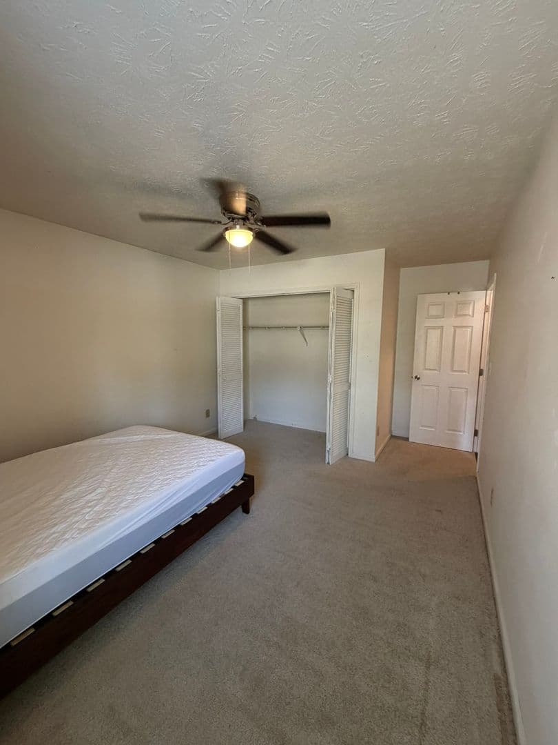 Fayetteville House: 991 Rim Rd