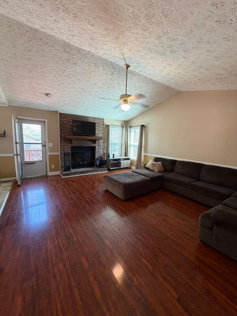 Fayetteville House: 991 Rim Rd
