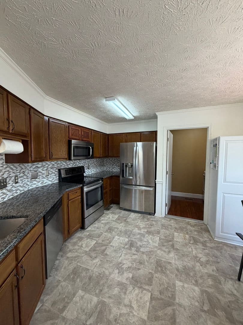 Fayetteville House: 991 Rim Rd