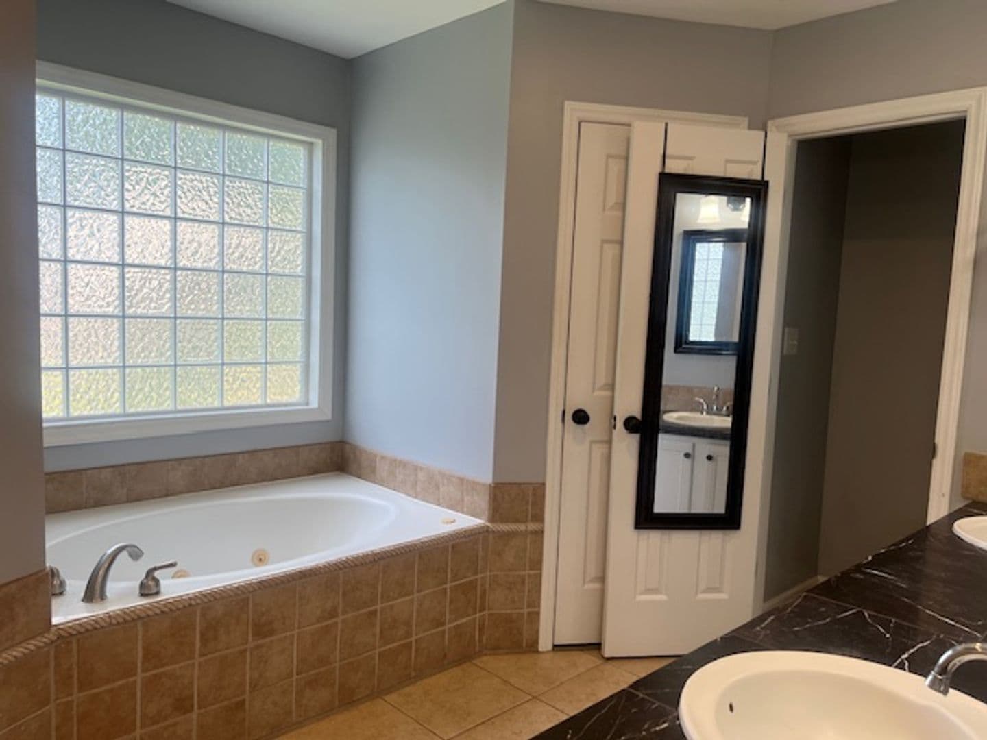 Fayetteville House: 436 Chester Lake Place