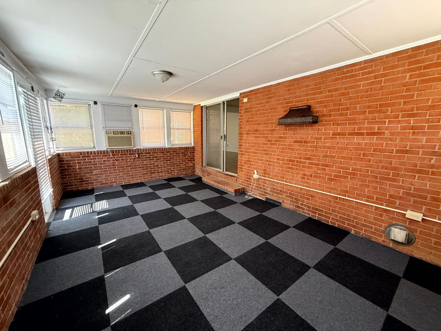 Fayetteville House: 6441 Kincross Avenue