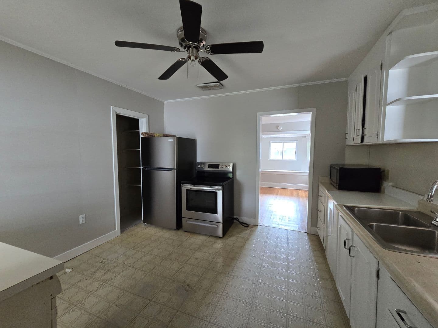 Fayetteville House: 217 Brainerd Avenue