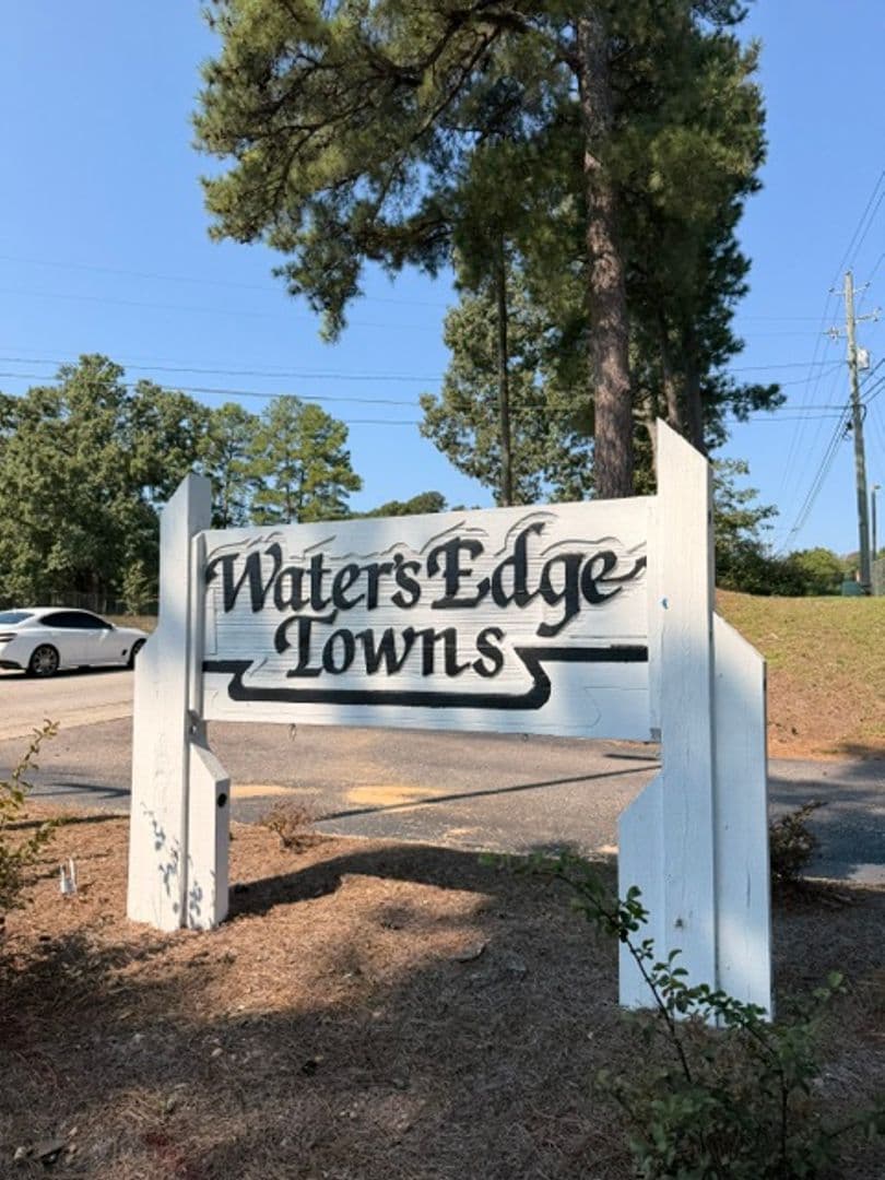 Fayetteville House: 508 Mill Cove