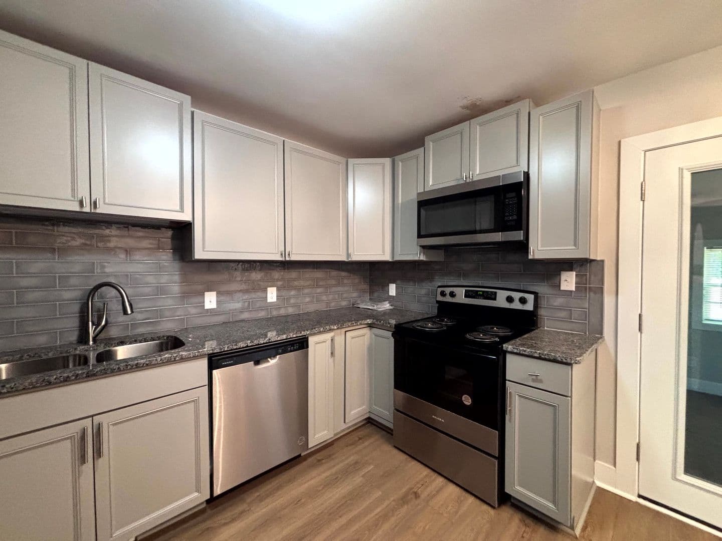 Hope Mills House: 575 Countrytown Dr