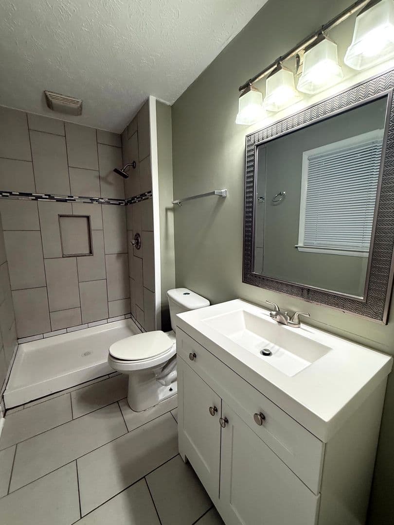 Fayetteville House: 7189 Evanston Street