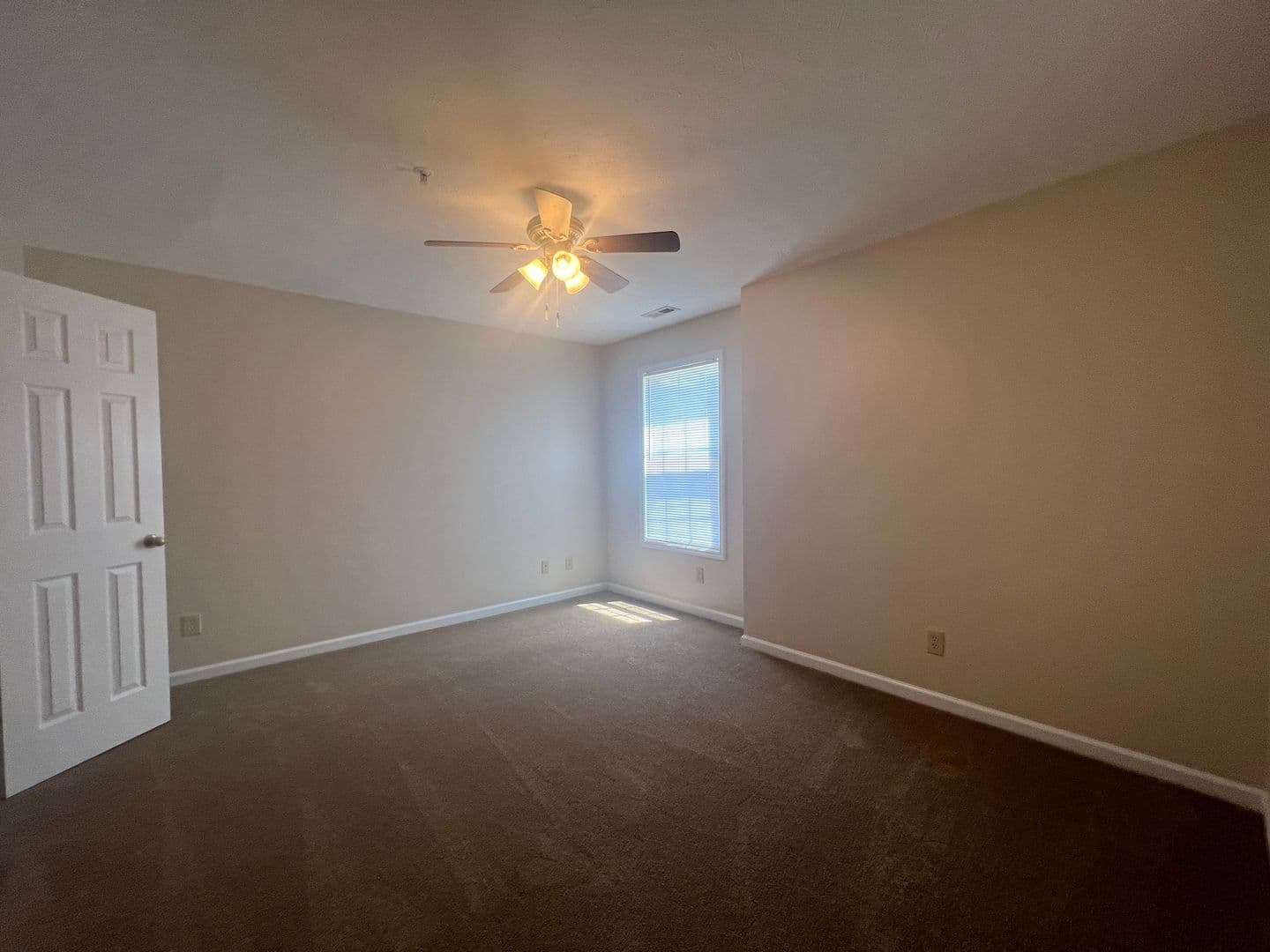Fayetteville House: 251-2 Waterdown Dr