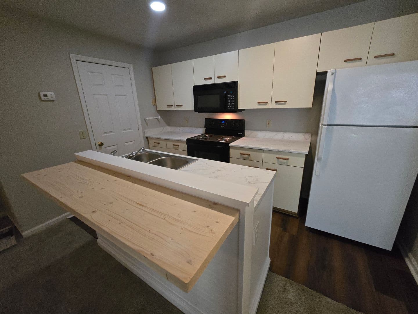 Fayetteville House: 6821-8 Willowbrook Dr.