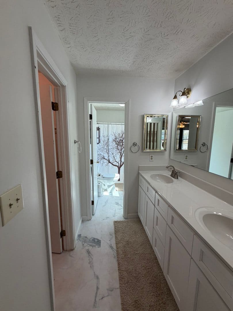 Fayetteville House: 991 Rim Rd