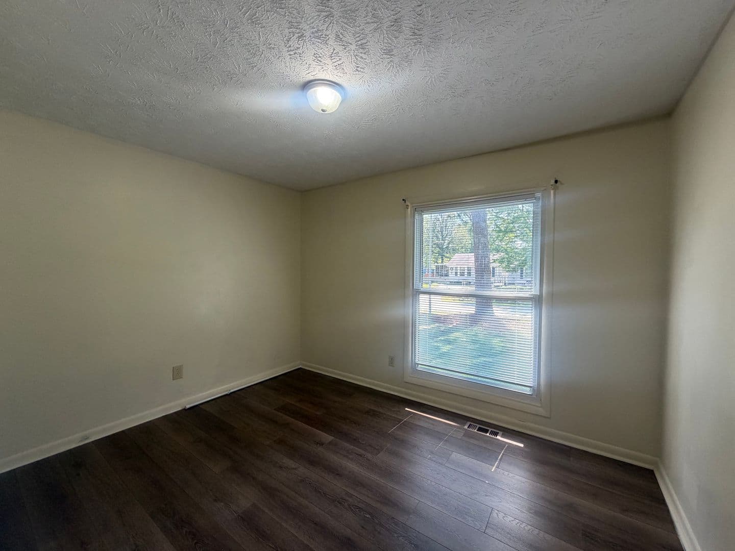 Fayetteville House: 1855 Berriedale Drive