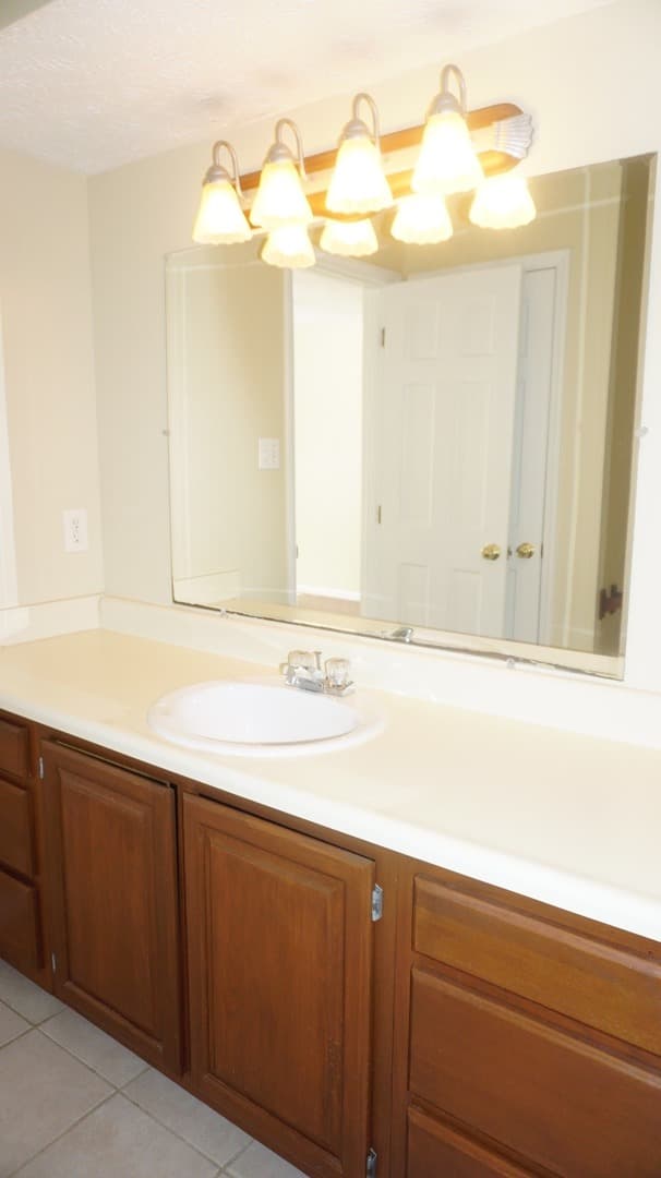 Fayetteville House: 6887 Big Wood Rd.