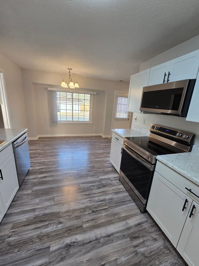 Fayetteville House: 1091 Pleasant Oak Dr