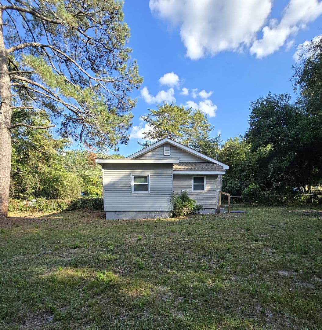 Fayetteville House: 1912 Cowan Street