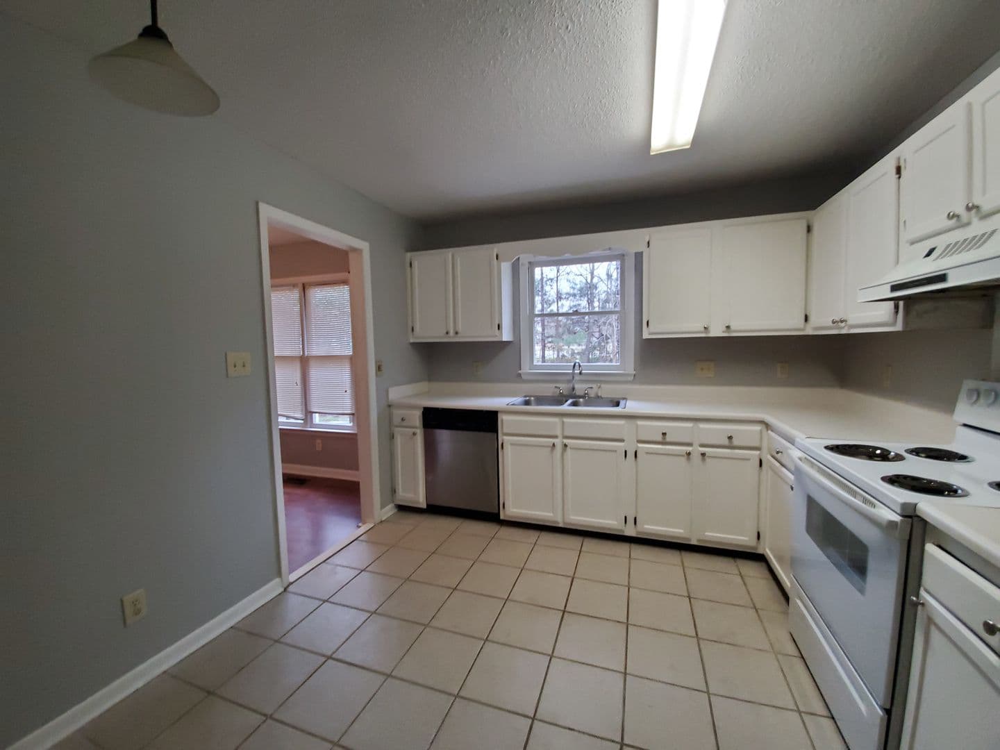 Fayetteville House: 7290 Surf Place