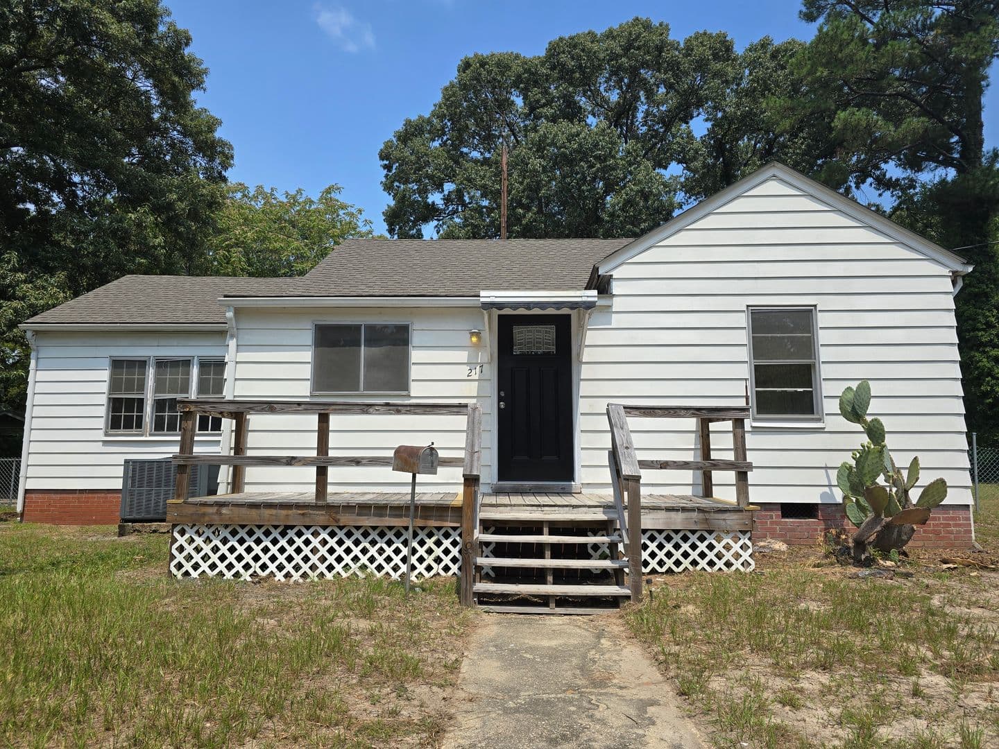 Fayetteville House: 217 Brainerd Avenue