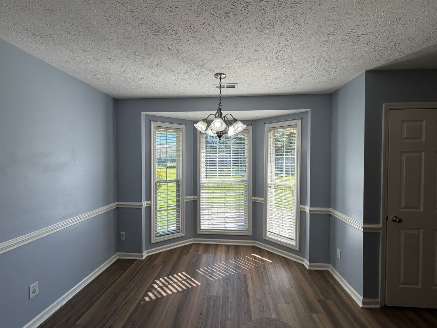 Fayetteville House: 7308 Scenic Drive
