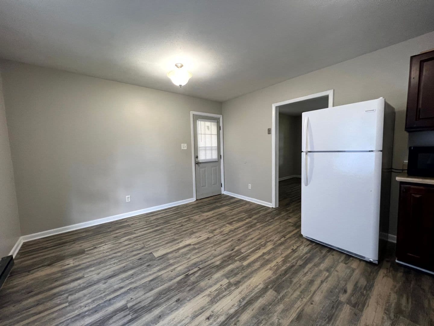Fayetteville House: 6593 Stillwater Drive