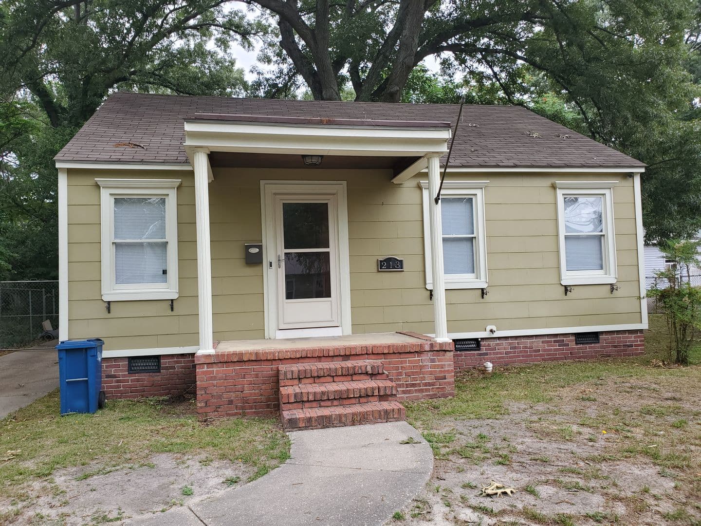 Fayetteville House: 213 Brainerd Avenue