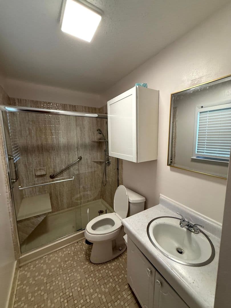 Fayetteville House: 6441 Kincross Avenue