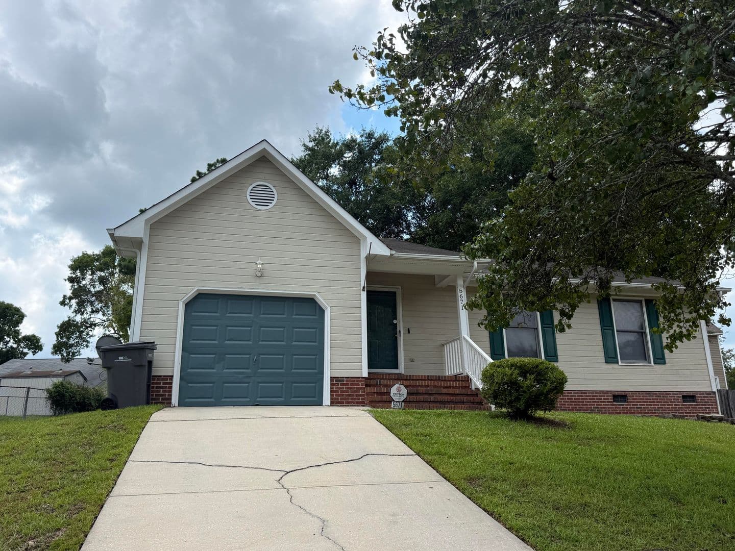 Hope Mills House: 5671 Archer  Road