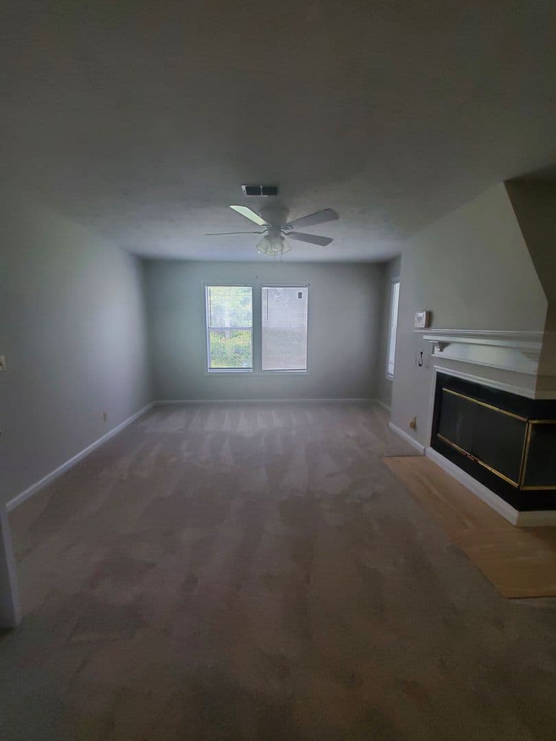 Fayetteville House: 6821-8 Willowbrook Dr.