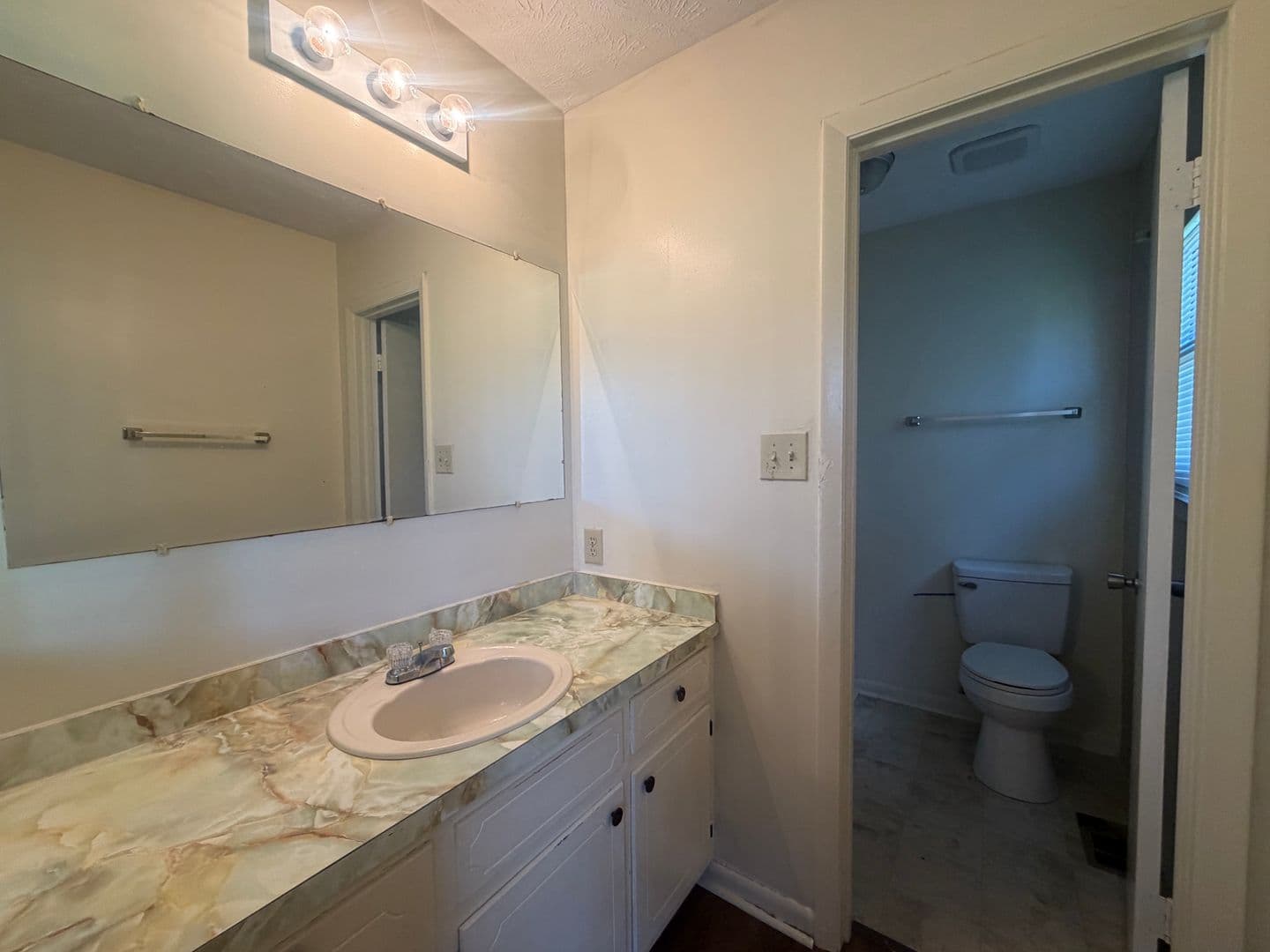 Fayetteville House: 1855 Berriedale Drive