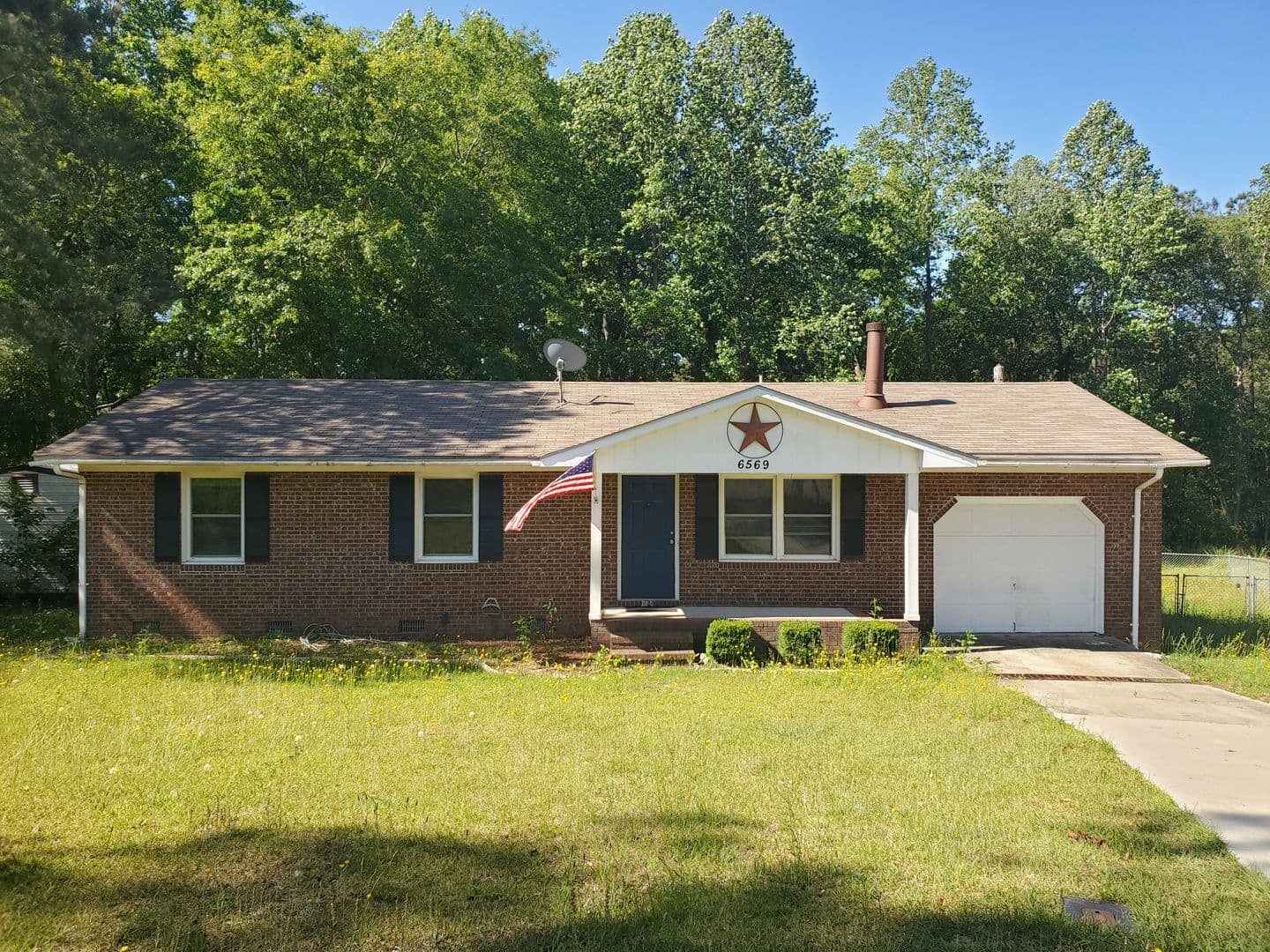 Fayetteville House: 6569 Green Meadow Court