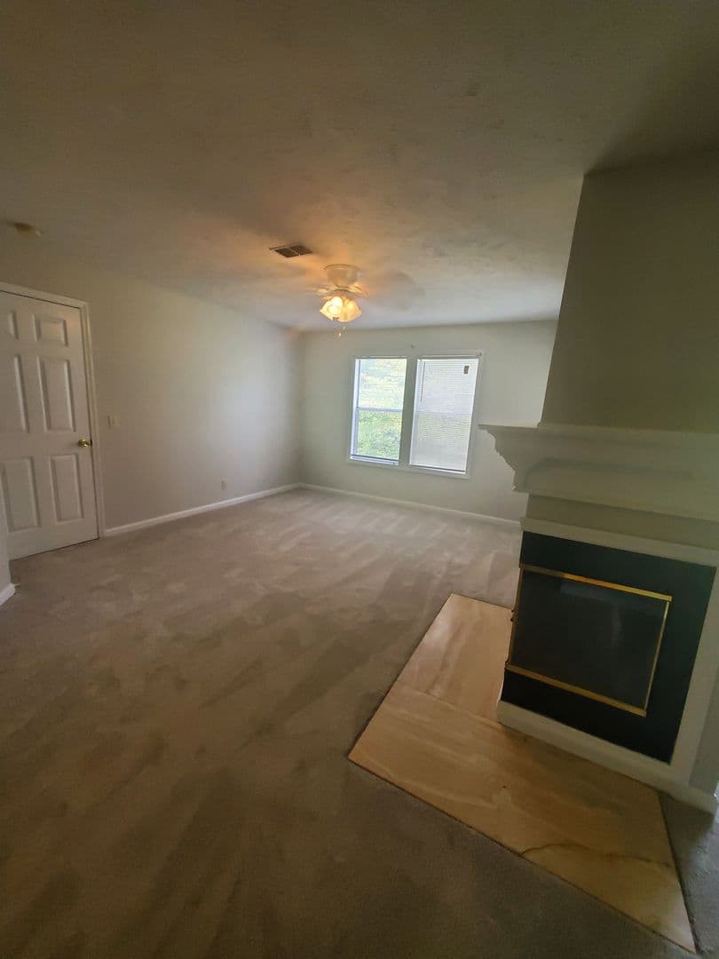 Fayetteville House: 6821-8 Willowbrook Dr.