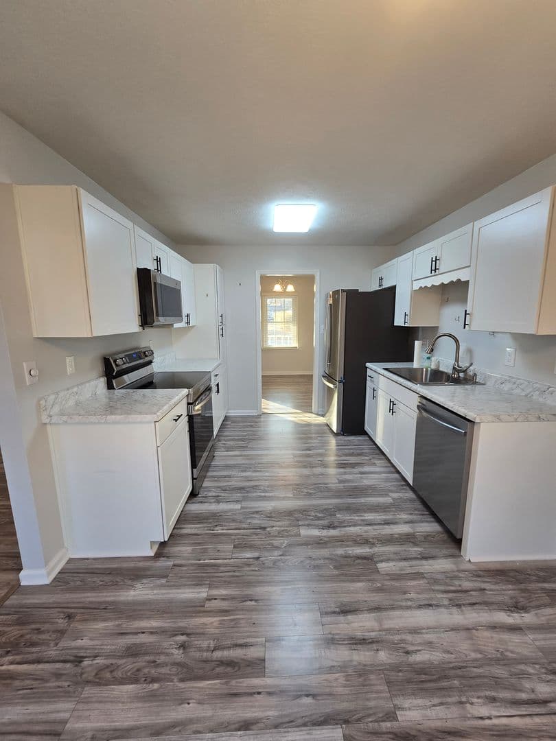 Fayetteville House: 1091 Pleasant Oak Dr