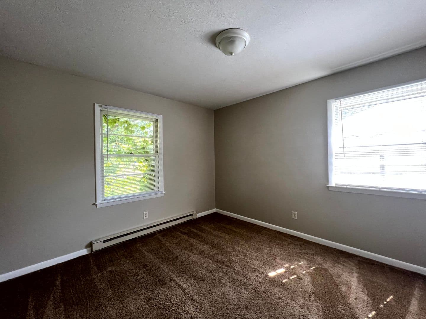 Fayetteville House: 6593 Stillwater Drive