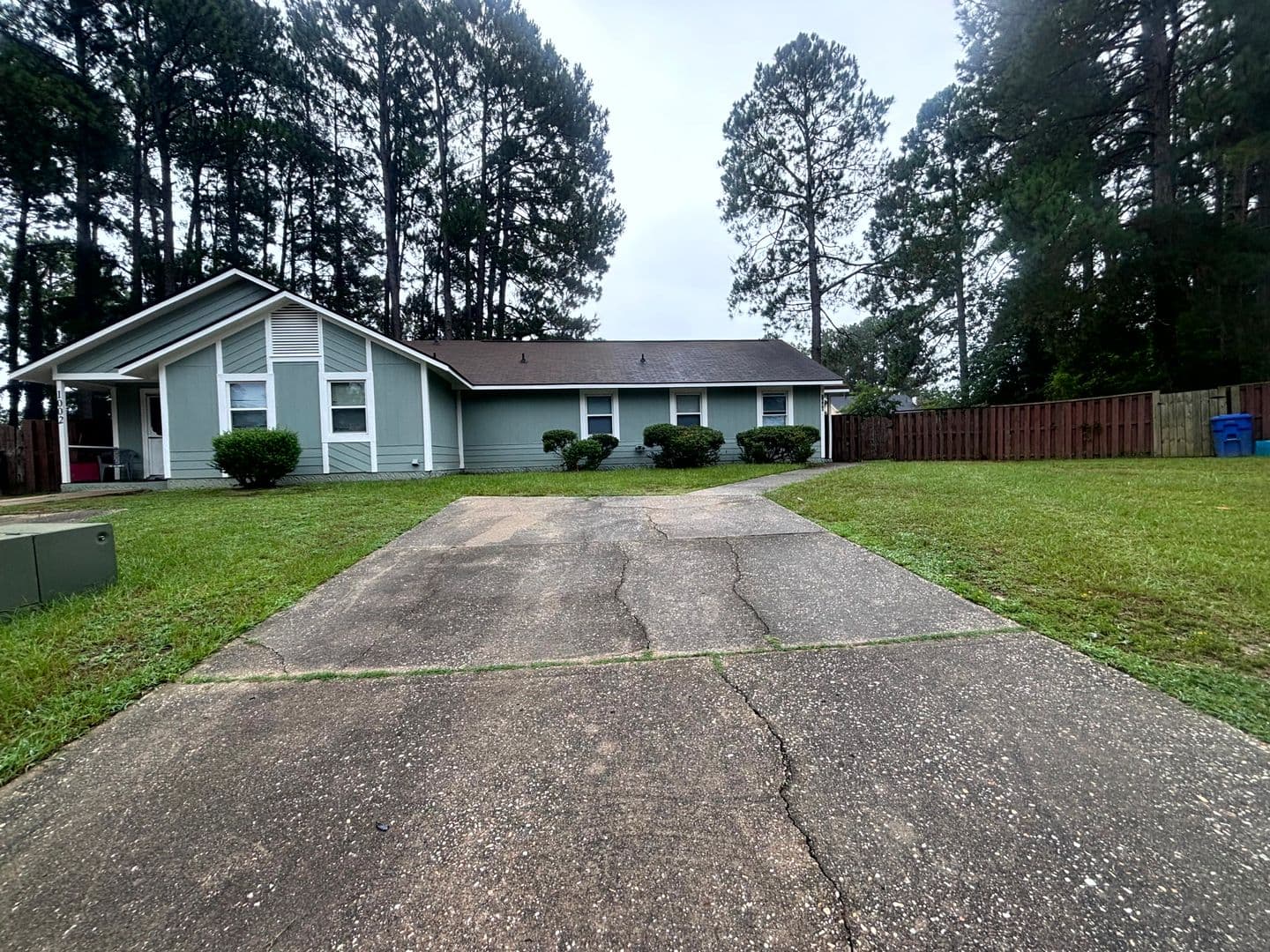 Fayetteville House: 1000 Madiera Court