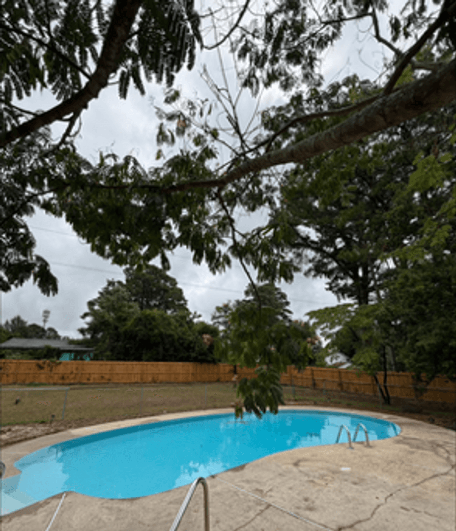 Fayetteville House: 434 Crystal Dr.
