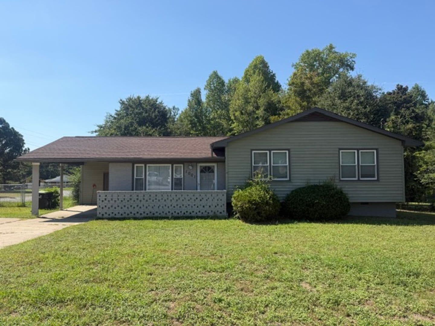 Spring Lake House: 1001 Dianne Circle