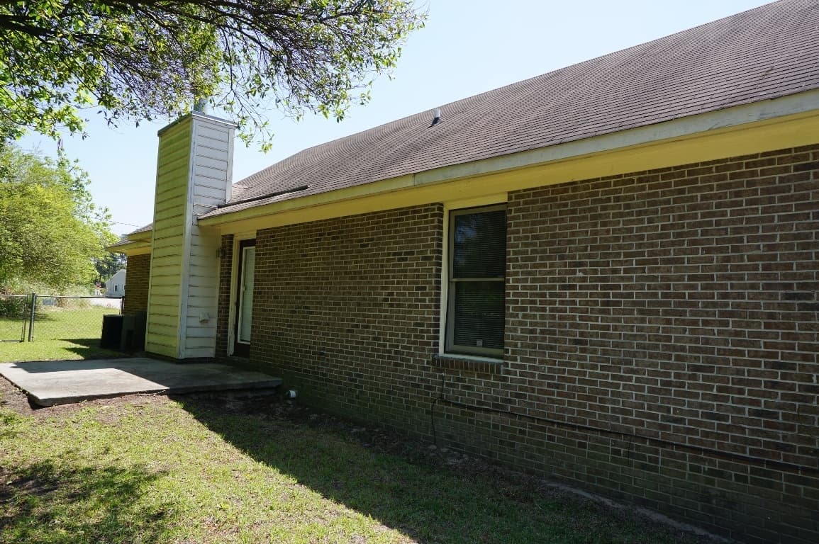 Fayetteville House: 2808 Rosemeade Dr